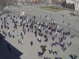 „Zapasy żywności i leków dla 300 tys. obywateli prawie się skończyły”. Kolejnemu miastu na Ukrainie grozi katastrofa humanitarna