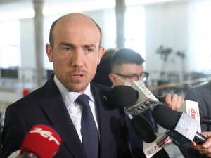 Borys Budka opublikował sondaż, który miał wyjść dopiero za… trzy dni? Konsternacja w sieci