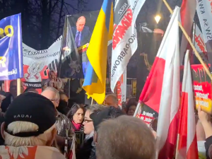 Protest przed ambasadą Niemiec w Warszawie. „Szczurek i reszta próbują rozwalić demonstrację” [FOTO, WIDEO]
