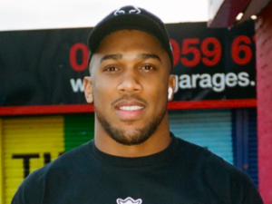 Anthony Joshua znów zaprezentował się w koszulce z biało-czerwonym Orłem. Internauci spekulują [FOTO]