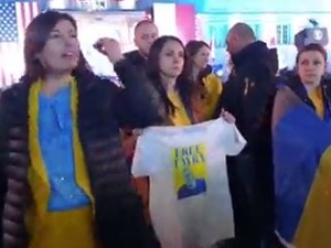 [video] Biden mówił nie lękajcie się, ale sam boi się uzbroić Ukrainę. Tego już nie pokazały mainstreamowe media. Gorzkie wystąpienie ukraińskiej działaczki