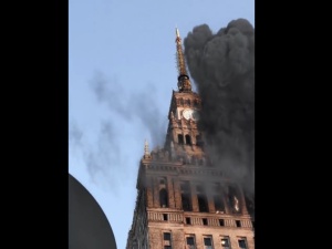 Obrazy bombardowanej Warszawy. Film, mający zwrócić uwagę na tragedię Ukrainy, szybko zdobywa zasięgi [WIDEO]