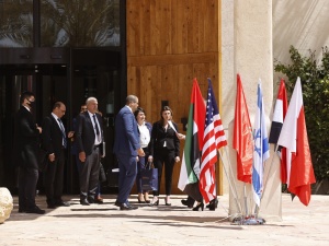 „Historyczny” szczyt izraelsko-arabski z udziałem sekretarza stanu USA