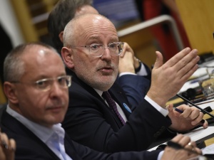 Zaskoczeni? Timmermans przeciwny pogłębianiu sankcji przeciwko Rosji