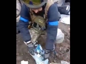 Ukraińcy pokazują, co znaleźli w rosyjskim czołgu. „Jaka «wielka armia» tak postępuje?” [WIDEO]