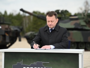 Minister Błaszczak zatwierdził umowę na zakup 250 czołgów