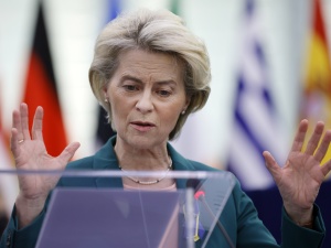 Może lepiej machnąć ręką na te fundusze i pożyczyć gdzie indziej. Saryusz-Wolski gorzko po wypowiedzi von der Leyen