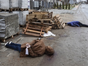 Znaczna część buczańskich katów miała 20-25 lat. Chwalili się w mediach społ., że odcinają Ukraińcom uszy i grozili zabójstwem i torturami