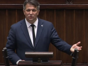 Sejm: Poseł PiS nie przebierał w słowach: „Należy dać mu w pysk, (…) gnida!” [WIDEO]