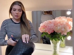 Rosjanki niszczą torebki Chanel. Skarżą się na „poniżanie ze względu na narodowość” [WIDEO]