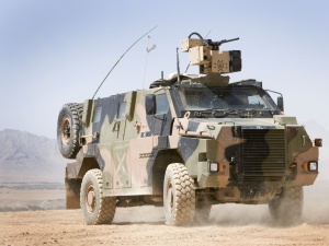 Pierwsze australijskie transportery Bushmaster wysłane na Ukrainę