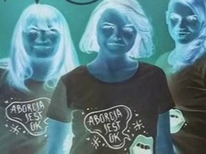Pikieta przed sądem dla poparcia działaczki Aborcyjnego Dream Teamu. „Chwała aborterkom!”