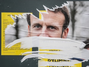 Macronowi priorytety stanęły na głowie. Z jednej strony sprzeciw wobec nazwania Putina 'rzeźnikiem', z drugiej...