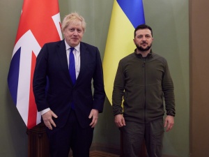 Premier Johnson: Wielka Brytania przekaże Ukrainie 120 pojazdów opancerzonych i pociski przeciwokrętowe
