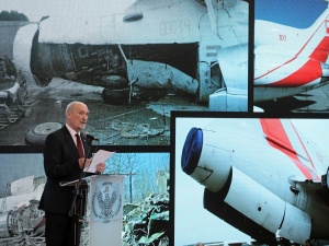 „Katastrofa z 10 kwietnia 2010 r. była wynikiem aktu bezprawnej ingerencji”. Antoni Macierewicz prezentuje raport podkomisji