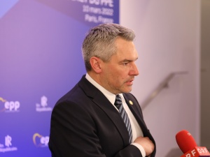Wywołane chciwością pragnienie kontynuowania biznesu. Kanclerz Austrii w Moskwie