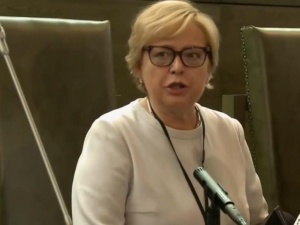 Onet: Mąż Gersdorf potwierdził udział w zdarzeniu z motocyklistą. Gersdorf tymczasem… zaprzecza. „Ani my, ani nasze auto…”
