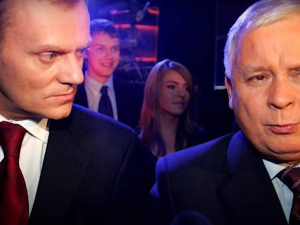 Donald Tusk czy bracia Kaczyńscy? Kto miał rację w kwestii Rosji? [sondaż]