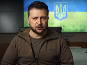 Prezydent Zełenski zaprosił na Ukrainę Emmanuela Macrona, by ten stwierdził dokonywane przez Rosjan ludobójstwo