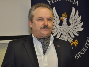 Marek Jakubiak pisze o powrocie obowiązkowej służby wojskowej w tym roku. Jest reakcja MON