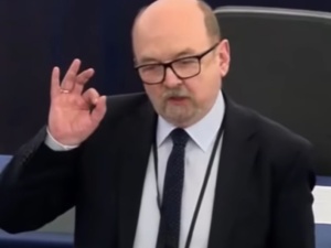 Prof. Legutko: Gdyby powstała europejska armia, prędzej wysłano by ją przeciwko konserwatywnym rządom niż Rosji
