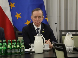 Groźby i materiał wybuchowy w przesyłce do Grodzkiego. Jest decyzja prokuratury