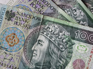 Polska powinna zawiesić składkę do UE? Zapytano Polaków [SONDAŻ]