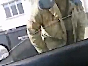 Teraz grozi mu do 7 lat więzienia. Białoruski taksówkarz przegonił rosyjskiego żołnierza [VIDEO]