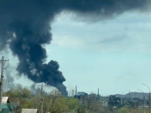 Obrońcy Mariupola: w zakładach Azowstal powstał wielki pożar po rosyjskim bombardowaniu