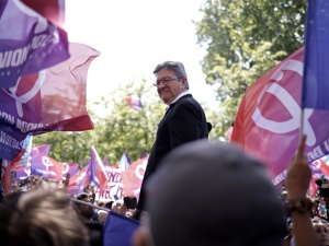 Francuska lewica jednoczy się przed wyborami parlamentarnymi. Premierem Francji będzie skrajny lewicowiec?