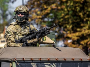 Polscy żołnierze powinni wziąć udział w misji pokojowej na Ukrainie? Zapytano Polaków [SONDAŻ]