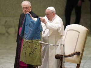 Jak Polacy oceniają postawę papieża Franciszka? Jego postawa wobec wojny na Ukrainie zmieniła wszystko [SONDAŻ]