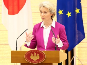 Nieoficjalne: KE ma informować kraje UE, jak płacić Gazpromowi w rublach bez łamania sankcji