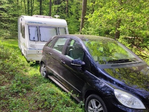Wstrząsające sceny podczas aresztowania 57-latka podejrzanego o morderstwo żony i teściowej. „Zaatakował nożem policjantów. Oddano strzały”
