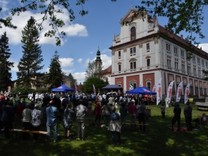 Słoneczna pielgrzymka do Henrykowa