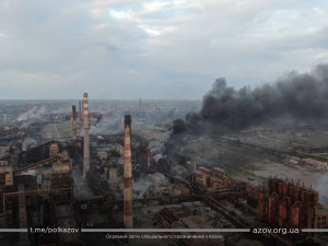 Ukraińscy żołnierze ewakuowani z Azowstalu
