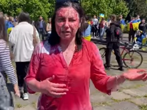Pod ochroną uciekłam z Warszawy. Nowe informacje ws. dziennikarki, która oblała farbą ambasadora Rosji