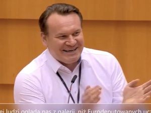 „Spójrzcie na salę, dobra robota!” Dominik Tarczyński zepsuł humory eurokratom [WIDEO]