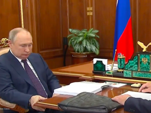 „Bełkocze i wygląda na oszołomionego”. To nagranie mówi wszystko o stanie zdrowia Putina