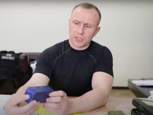 To mogło zaboleć. Ukraiński mundurowy szydzi z wyposażenia Rosjan