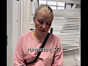 Jestem z Chersonia. Przeszłam kurs denazyfikacji mówi jąkając się kobieta na nagraniu [VIDEO]