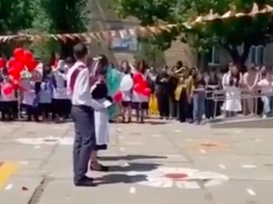 [WIDEO] Uczennica na apelu w rosyjskiej szkole: Putin to zło. Ekspert: Boję się o jej życie
