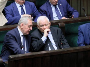 „Wyprzedził Donalda Tuska”. Awans prezesa PiS w najnowszym sondażu