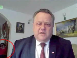 Poseł PiS był gościem regionalnej TV. Całe show skradła żona polityka? 