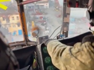 Tak Ukraińcy dostarczali broń obrońcom Azowstalu. Pierwsze takie nagranie [WIDEO]