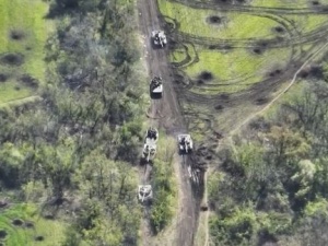[wideo] Cała kolumna rosyjskich czołgów rozbita. Ukraińcy pokazali nagranie