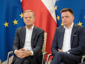 Tusk i Hołownia atakują prezesa PiS. „Przywłaszczył, zawłaszczył i wziął jako swoje lenno”