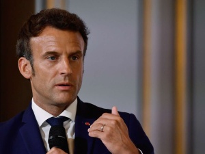 Macron: Nie powinniśmy poniżać Rosji