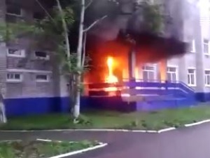 [VIDEO] Rosja: Podpalono budynek Rosgwardii w Komsomolsku nad Amurem