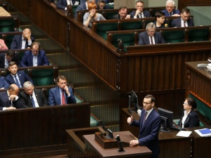 Najnowszy sondaż wyborczy. Wzrost ZP, spadek KO, aż sześć ugrupowań w Sejmie